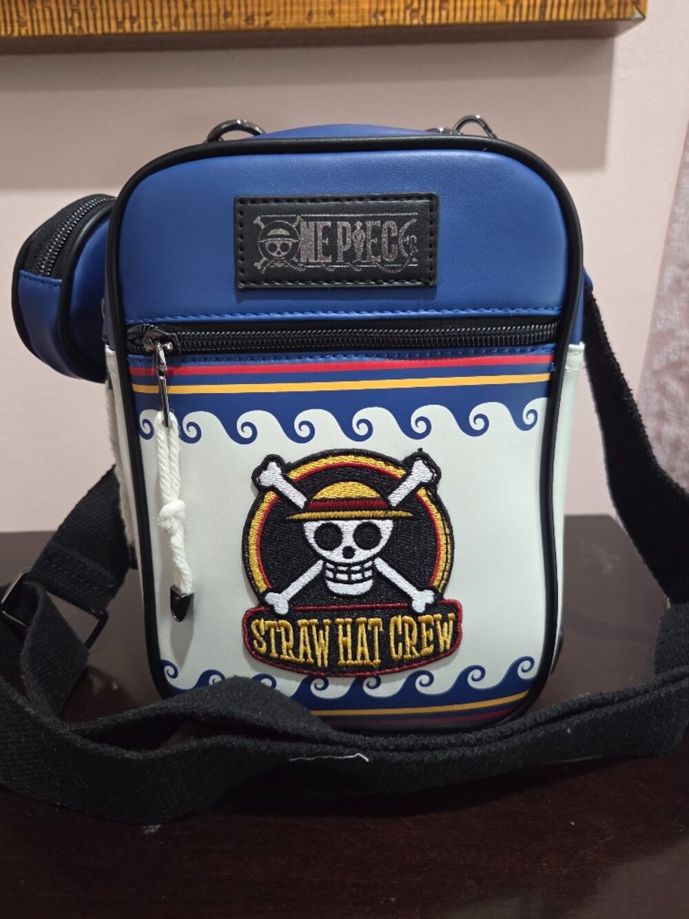 One piece box lunch crossbody